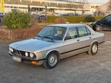 BMW 518 E28 Oldtimer H-Zulassung - BMW 518 mit Benzin-Antrieb