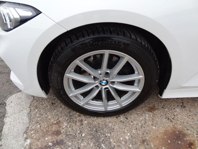 Fahrzeugabbildung BMW 318d/1.Hd/Curved/Navi/AHK/150PS/LED/115TKM/