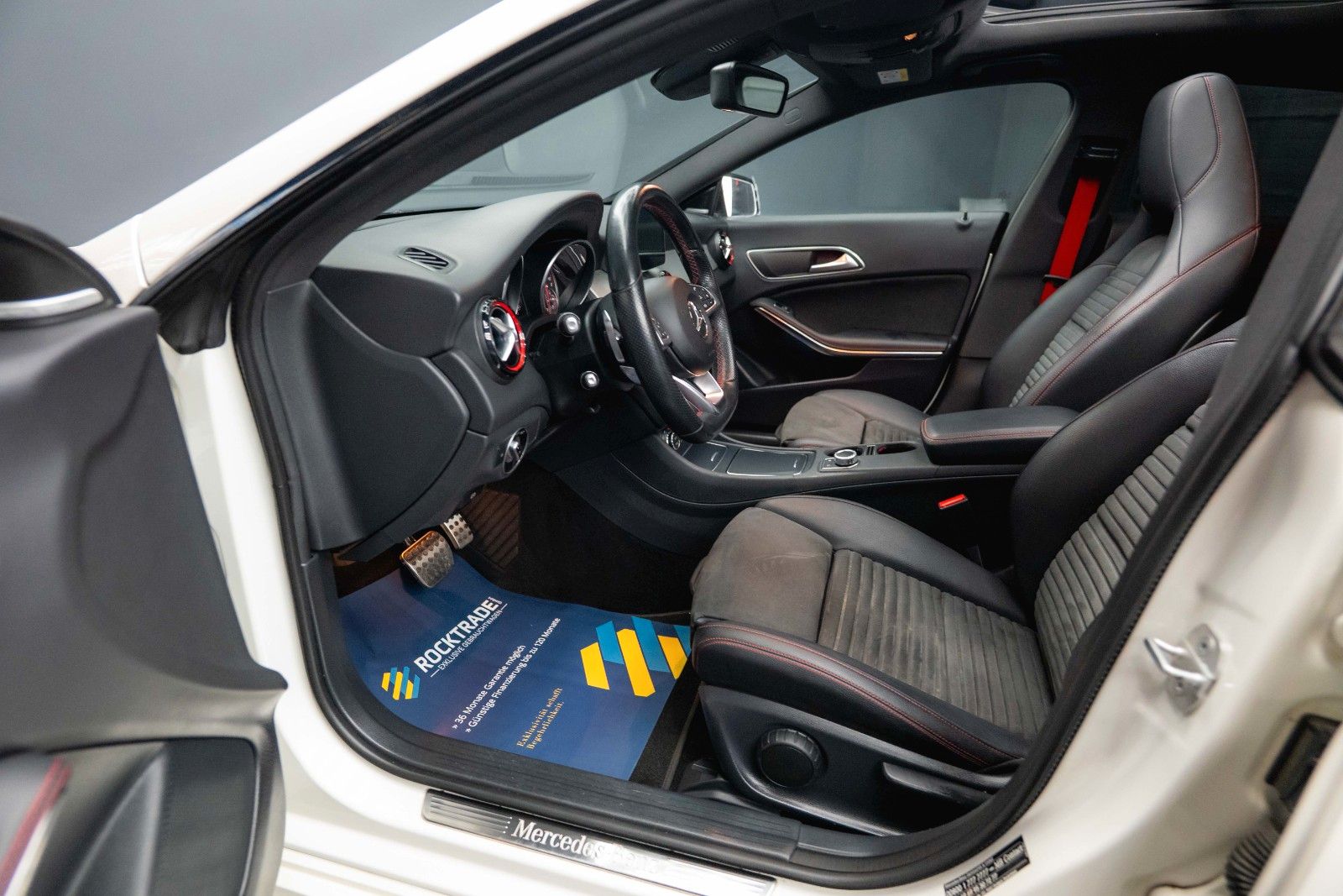 Fahrzeugabbildung Mercedes-Benz CLA 250 Shooting Brake 4Matic AMG Night Pano LED