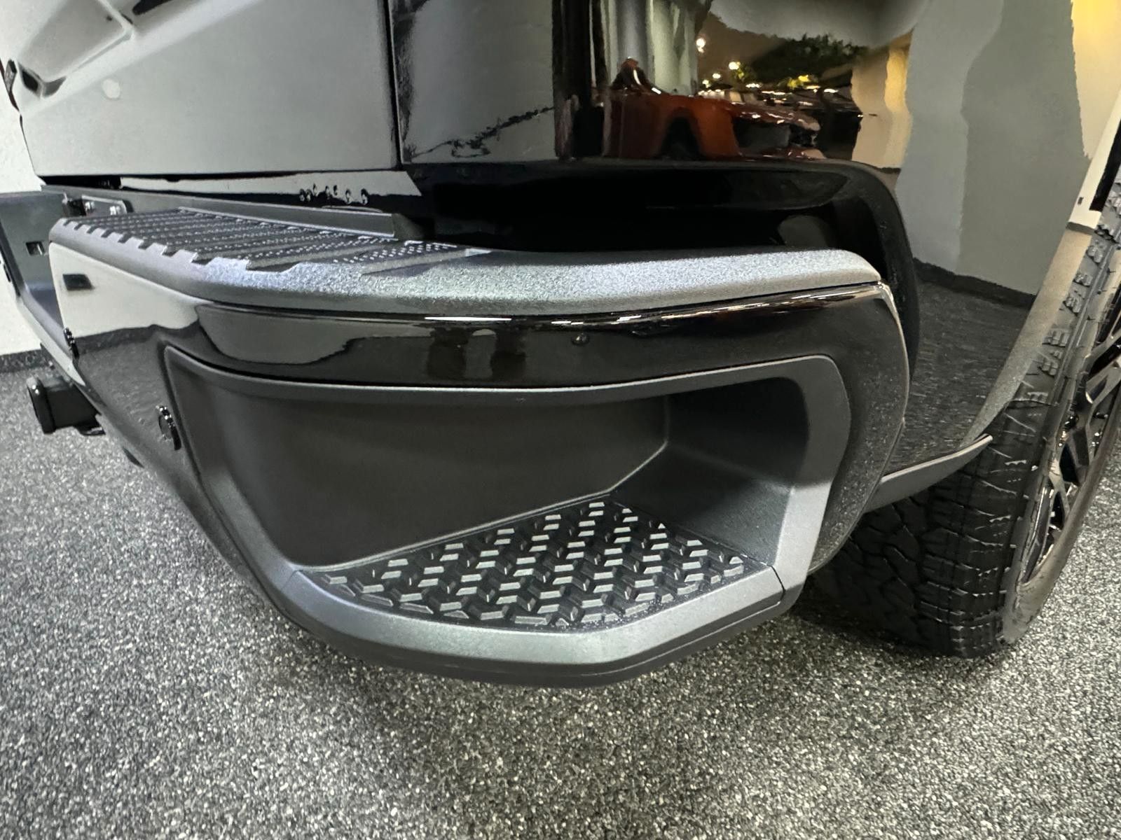 Fahrzeugabbildung Chevrolet 26 SILVERADO MIDNIGHT HIGH COUNTRY 6.2L V8-4x4