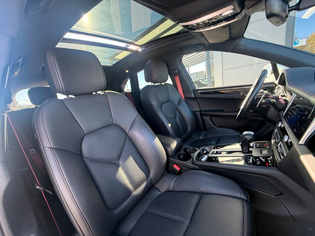 PORSCHE Macan 2023