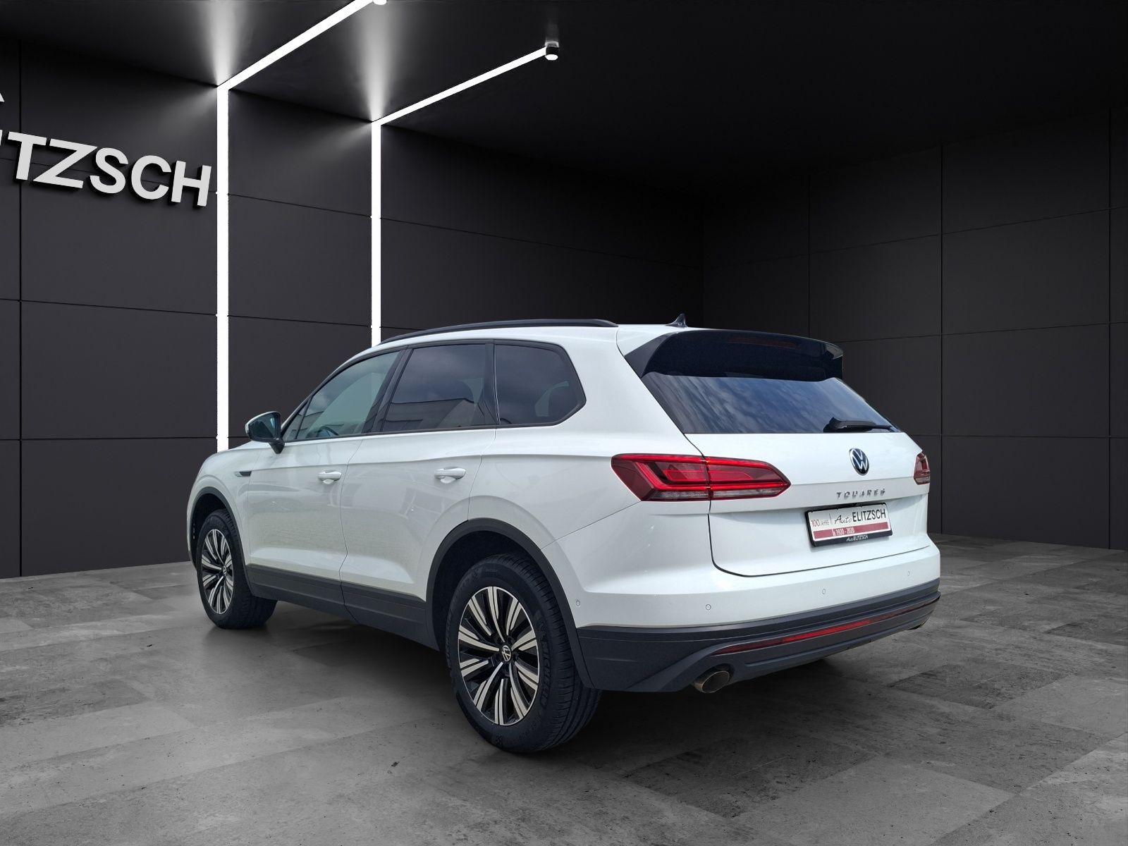 Fahrzeugabbildung Volkswagen Touareg TDI AHK Navi Leder ACC RFK SH 19"