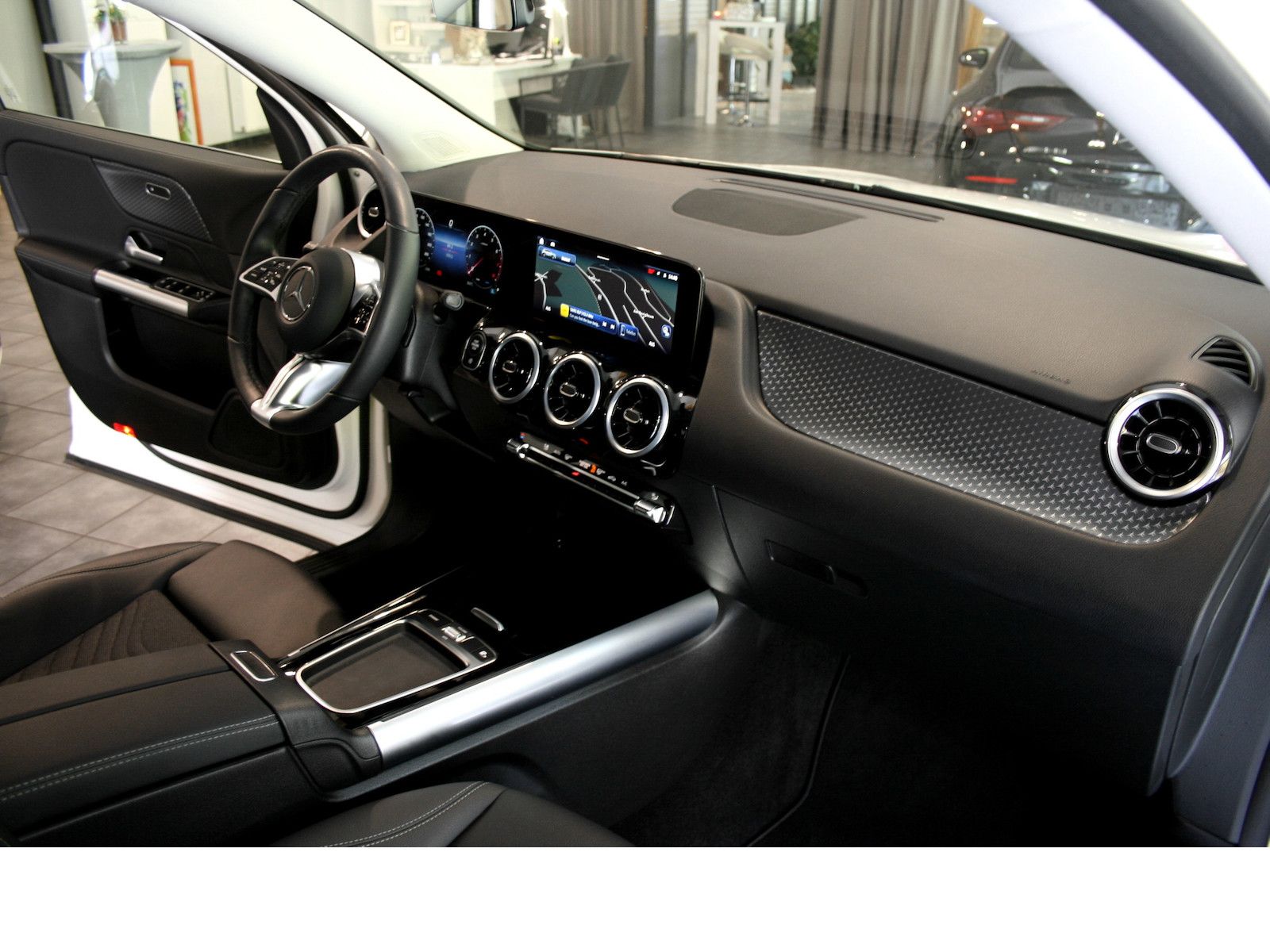 Fahrzeugabbildung Mercedes-Benz GLA 180 Progr. Advanced *Winter-Paket*Kamera