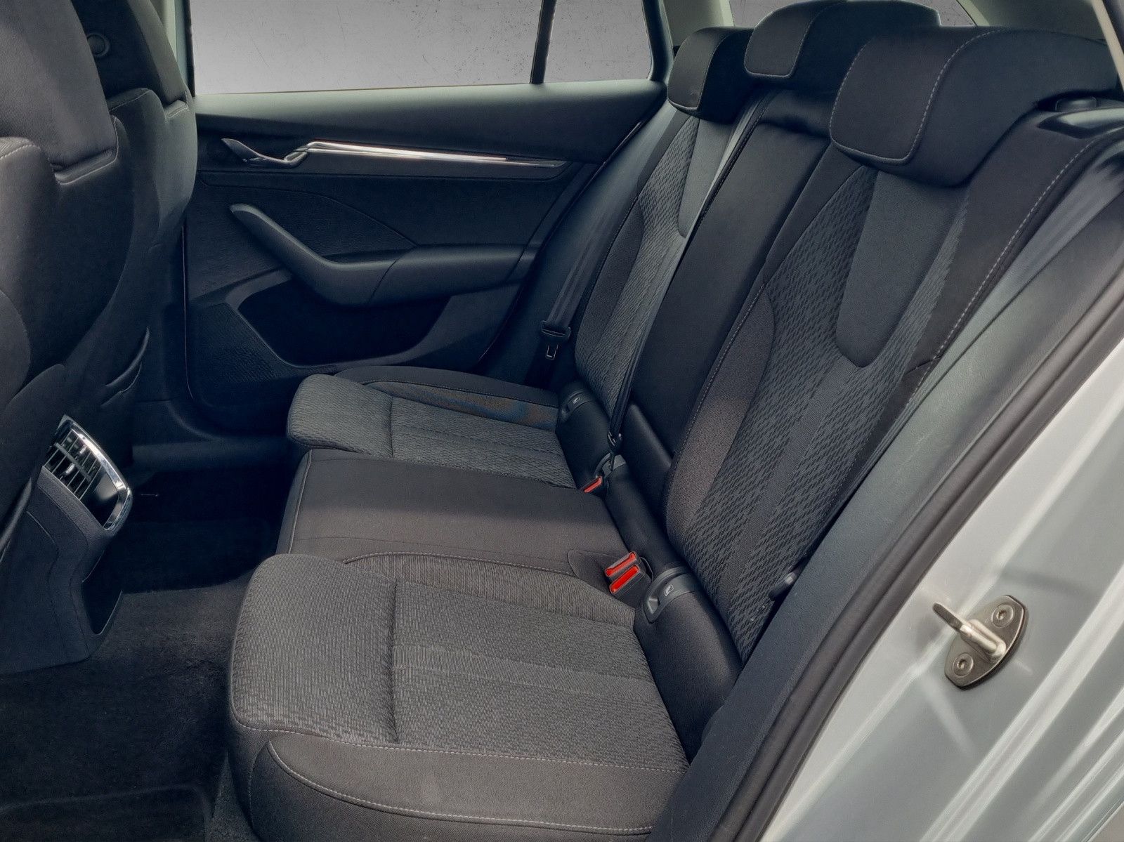 Fahrzeugabbildung SKODA Octavia Combi Style 1,4 TSI DSG iV Navi ACC PDC