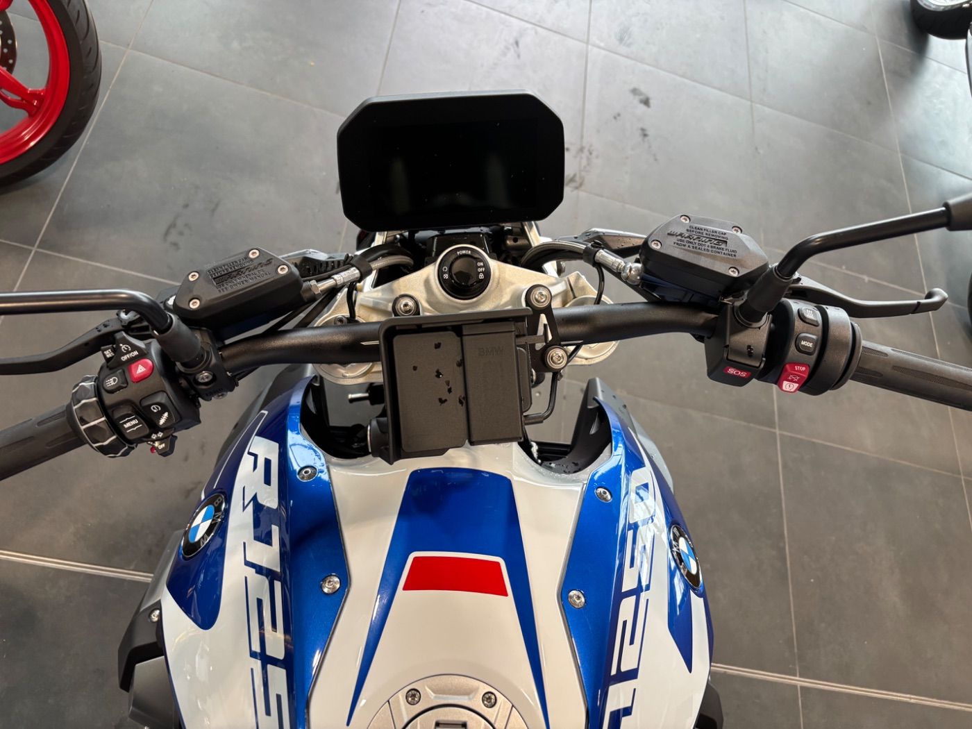 Fahrzeugabbildung BMW R 1250 R Style Sport 4 Pakete
