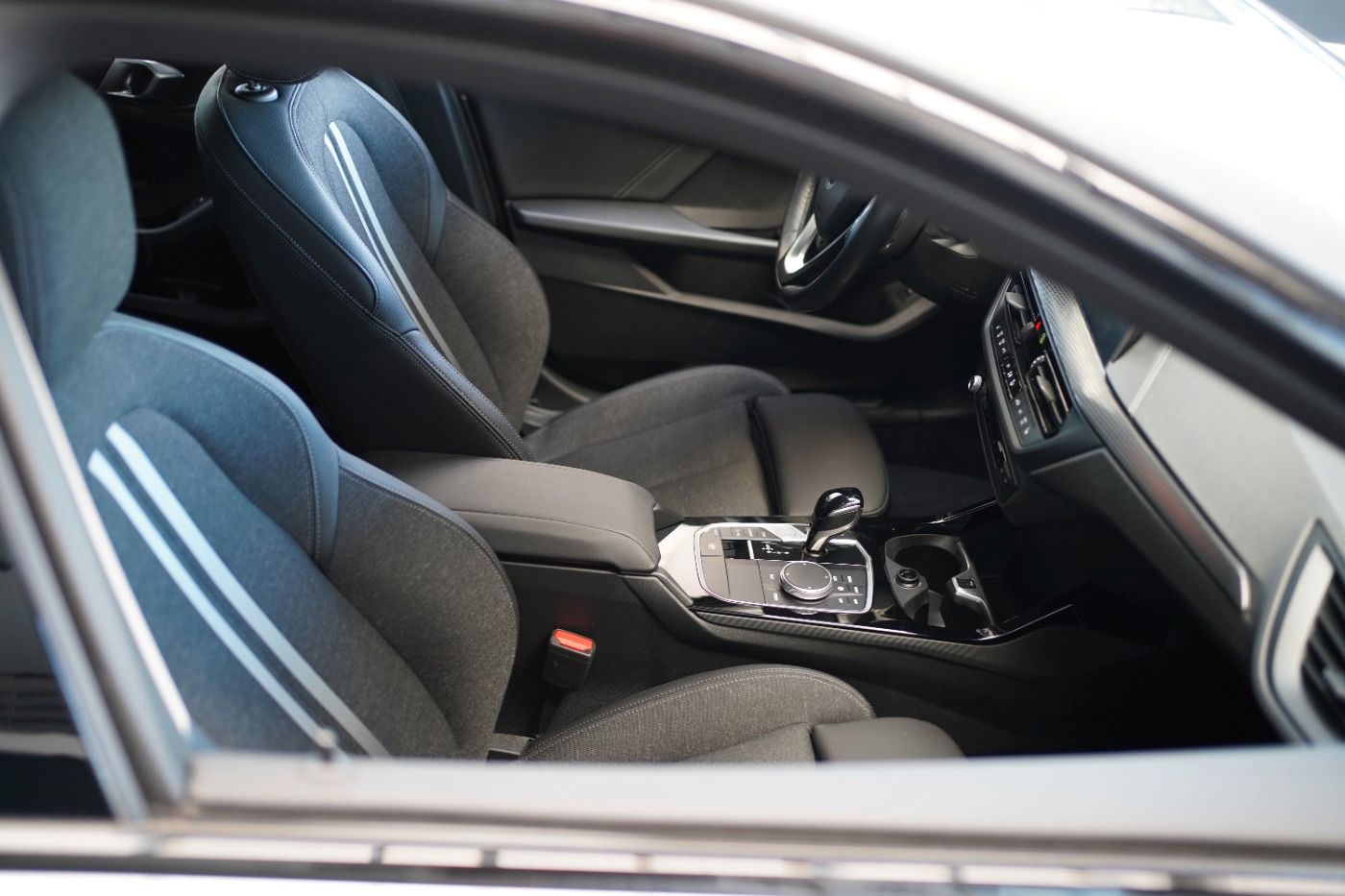 Fahrzeugabbildung BMW 120i Sport Line +PDC+Lenkradheiz.+LED+Sportsitze