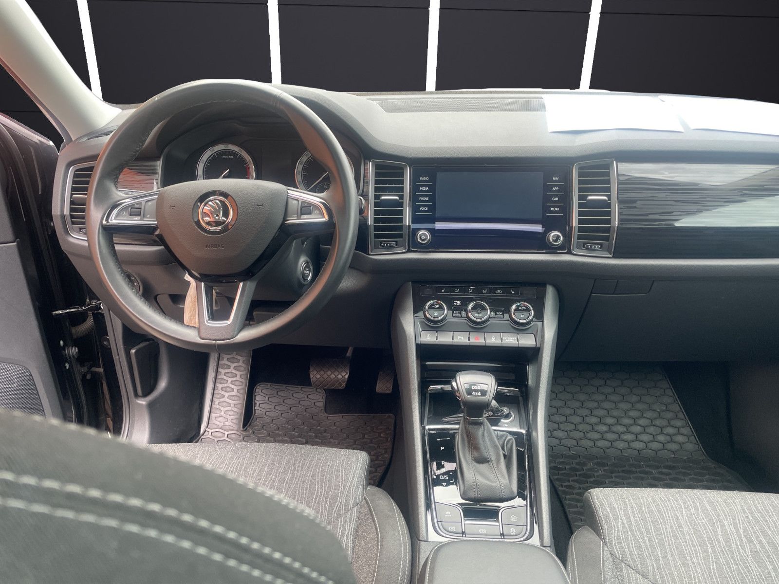 Fahrzeugabbildung SKODA Kodiaq Style 4x4/1.Hand/Pano/Shzvo+hi/Lenkrd hzb