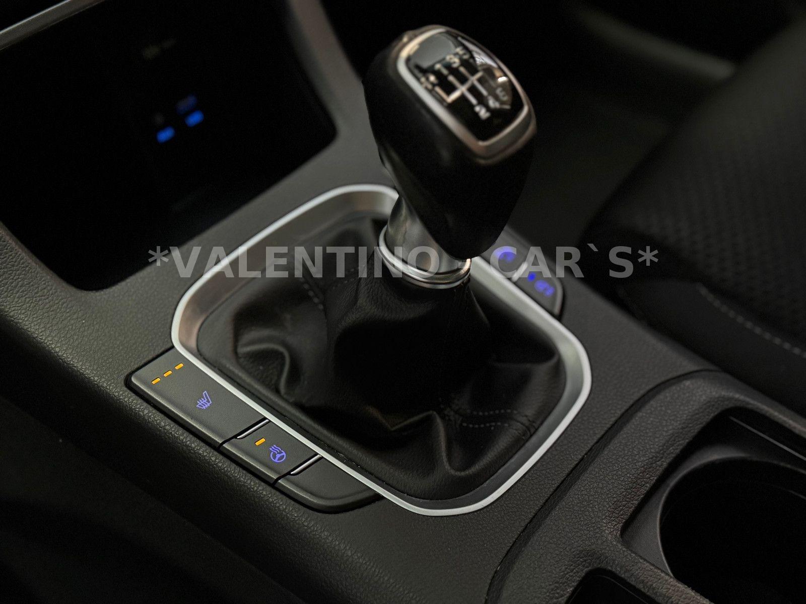 Hyundai i30 cw Family + Nav/Kamera/Temp/Shz/Lhz/Pano/Led