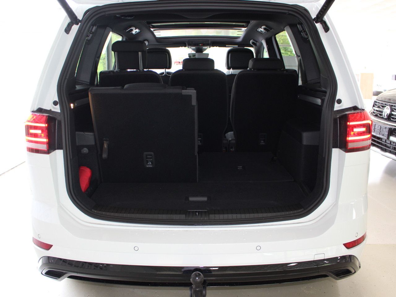 Fahrzeugabbildung Volkswagen Touran 1.5 TSI OPF Highline R-Line/Pano7.S./AHK