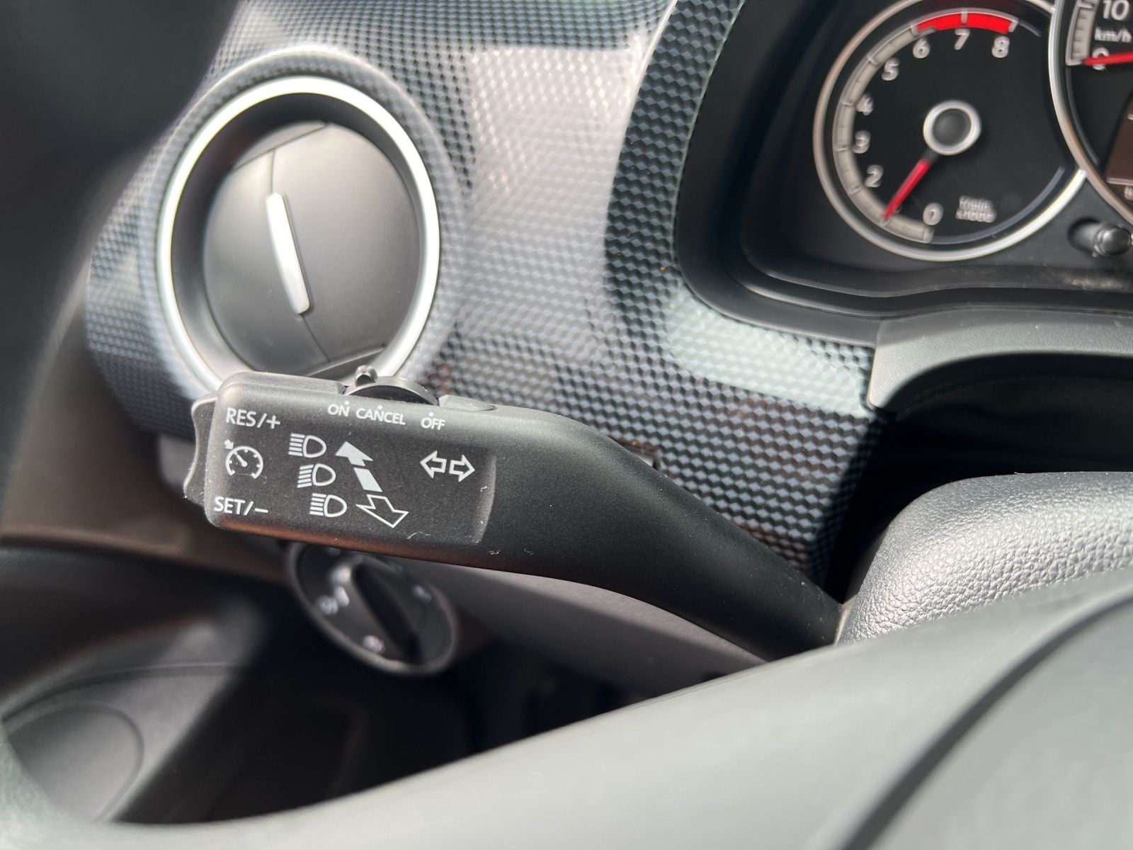 Fahrzeugabbildung Volkswagen up! 1.0 Basis Klima DAB GRA RFK
