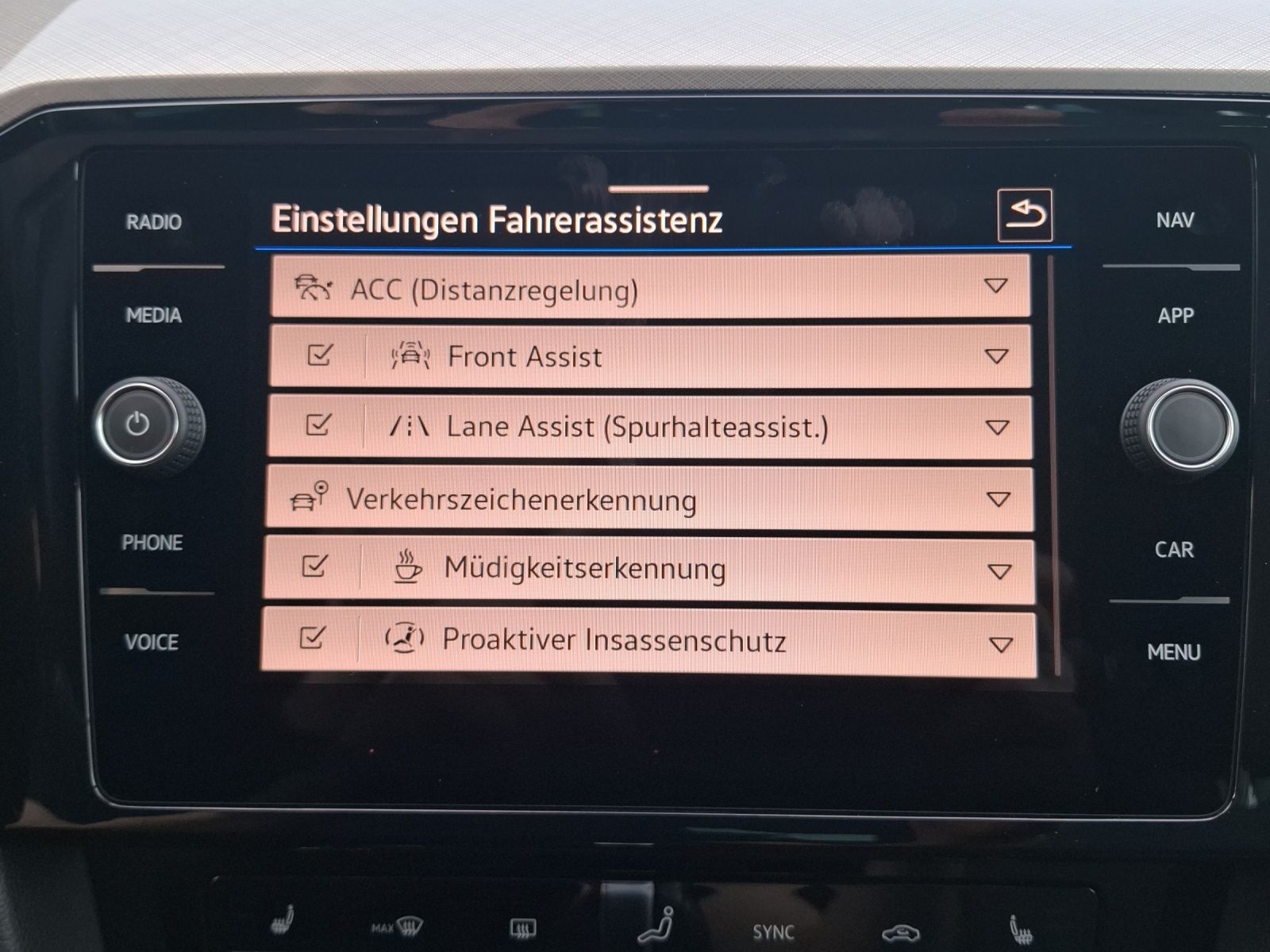 Fahrzeugabbildung Volkswagen Passat Variant TSI Business DSG Matrix Navi ACC