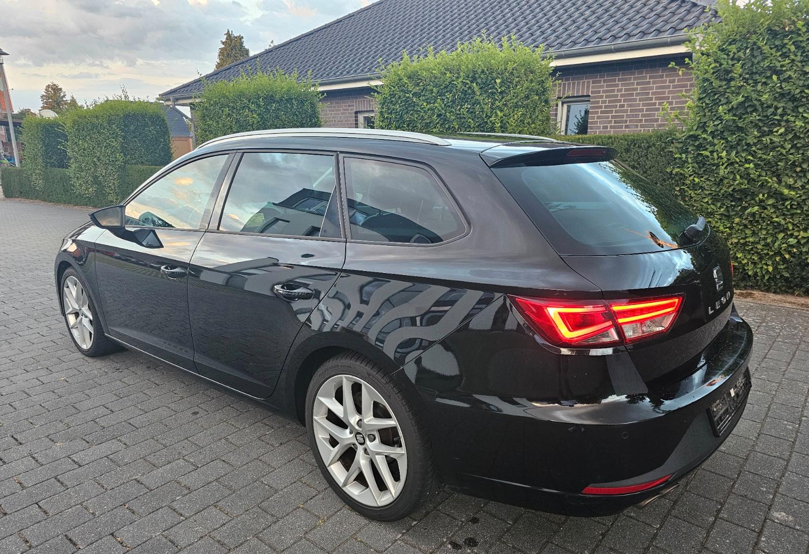 Seat Leon 2015 — interior