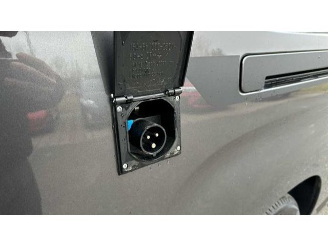 Fahrzeugabbildung Crosscamp Lite Toyota S Navi Mehrzonenklima DAB SHZ Keyles