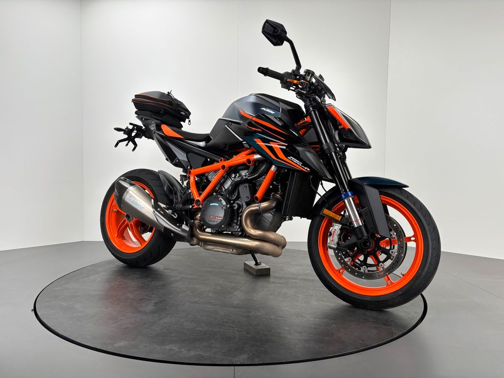 Fahrzeugabbildung KTM 1290 SUPER DUKE R EVO *TECHPACK *AKRA *POWERPART