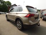 Volkswagen Tiguan Sound 4Motion*AHK*LED*PANO*NAVI MMI* - Volkswagen Tiguan: 4motion