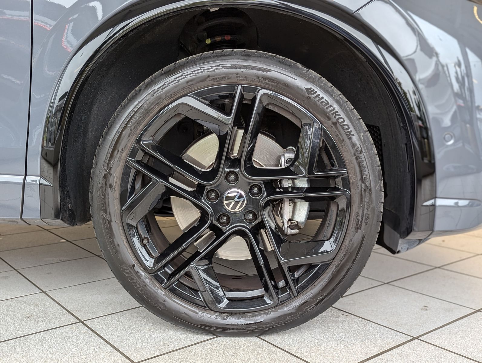 VW Tiguan 2.0TDI R-Line 4M Pano Black AHK Matrix 20 - Image 10