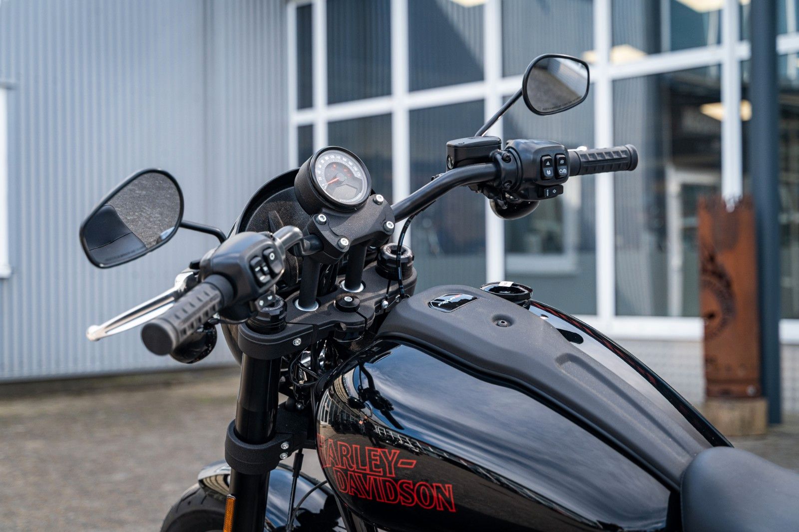 Fahrzeugabbildung Harley-Davidson FXLRST LOW RIDER S 117 MY25 Kurzfr. Verfügbar
