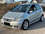 Mercedes-Benz A 200 Automatik Rentnerfahrzeug !! - Mercedes-Benz A 200: Van