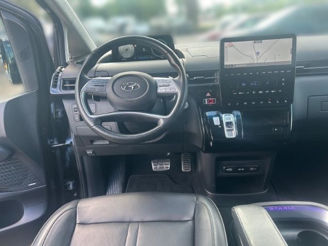 Fahrzeugabbildung Hyundai STARIA Signature 4WD 7-Sitzer El. Panodach Navi