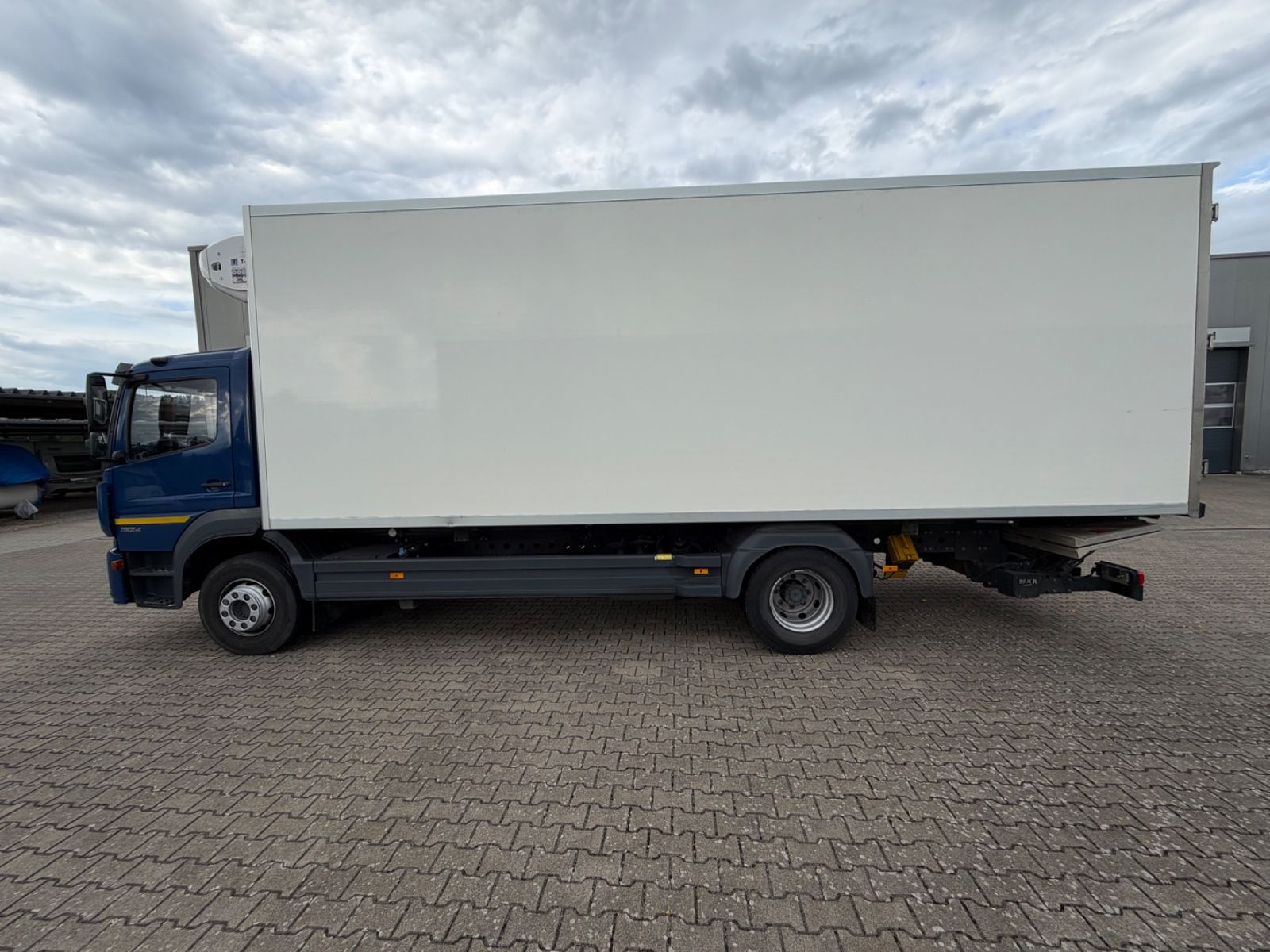 Fahrzeugabbildung Mercedes-Benz Atego 1524 L Tiefkühlkoffer Thermok.LBW Faltl.