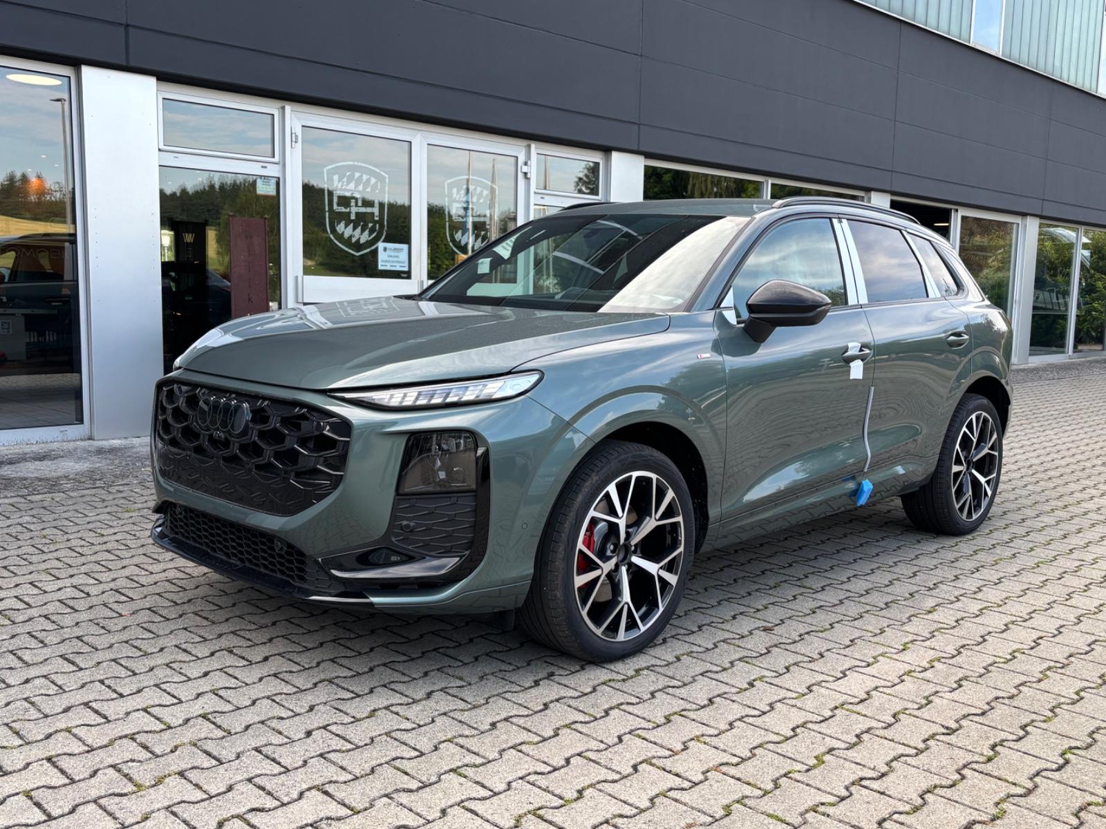 Audi Q3 TFSI quattro S-LINE AREA-VIEW TECH-PRO AHK