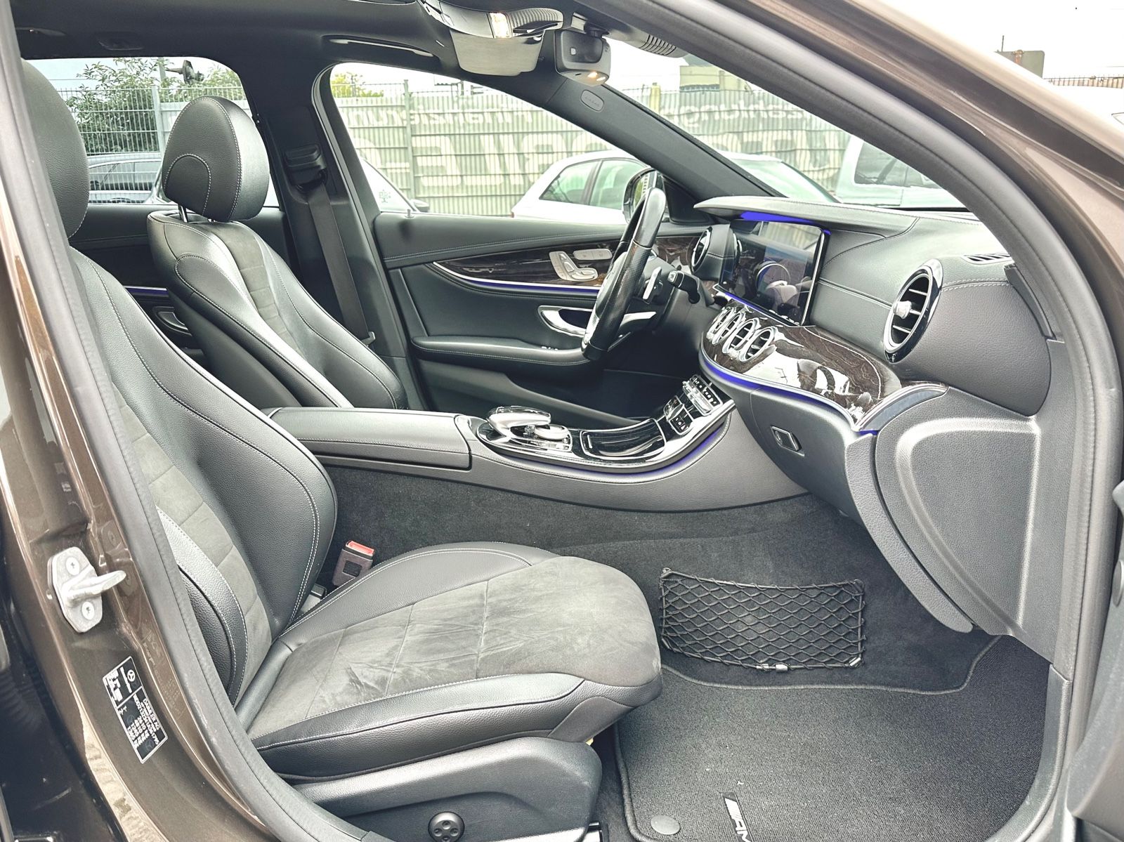 Fahrzeugabbildung Mercedes-Benz E 350 d T AMG LINE 4MATIC*PANO+M.2018*