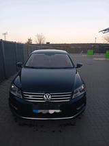 Volkswagen VW Passat B7 Lim R-Line 1.6 TDI - Volkswagen Passat aus 2012 mit Diesel-Antrieb: Limousine, 1.6
