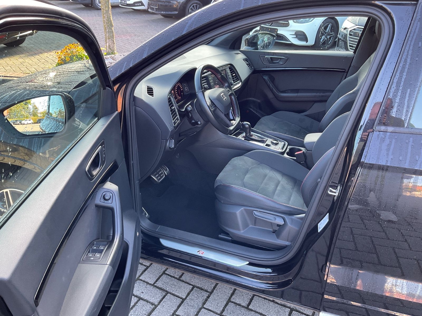 Fahrzeugabbildung SEAT Ateca 1.5 TSI FR DSG,AHK,LED,Navi,19",ACC