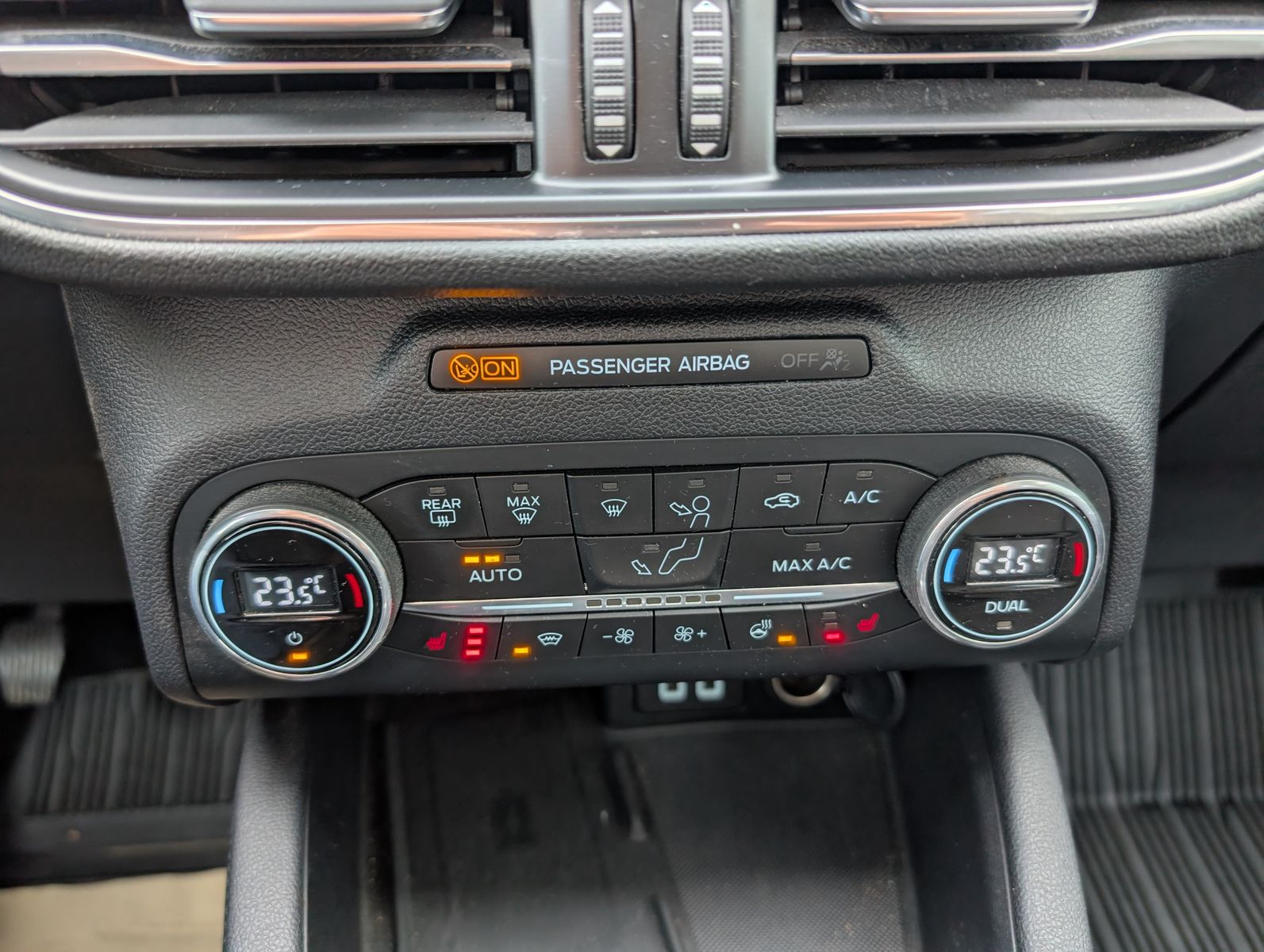 Fahrzeugabbildung Ford Kuga Titanium X PANO*LED*NAVI*CAM*PARKLENK*B&O*