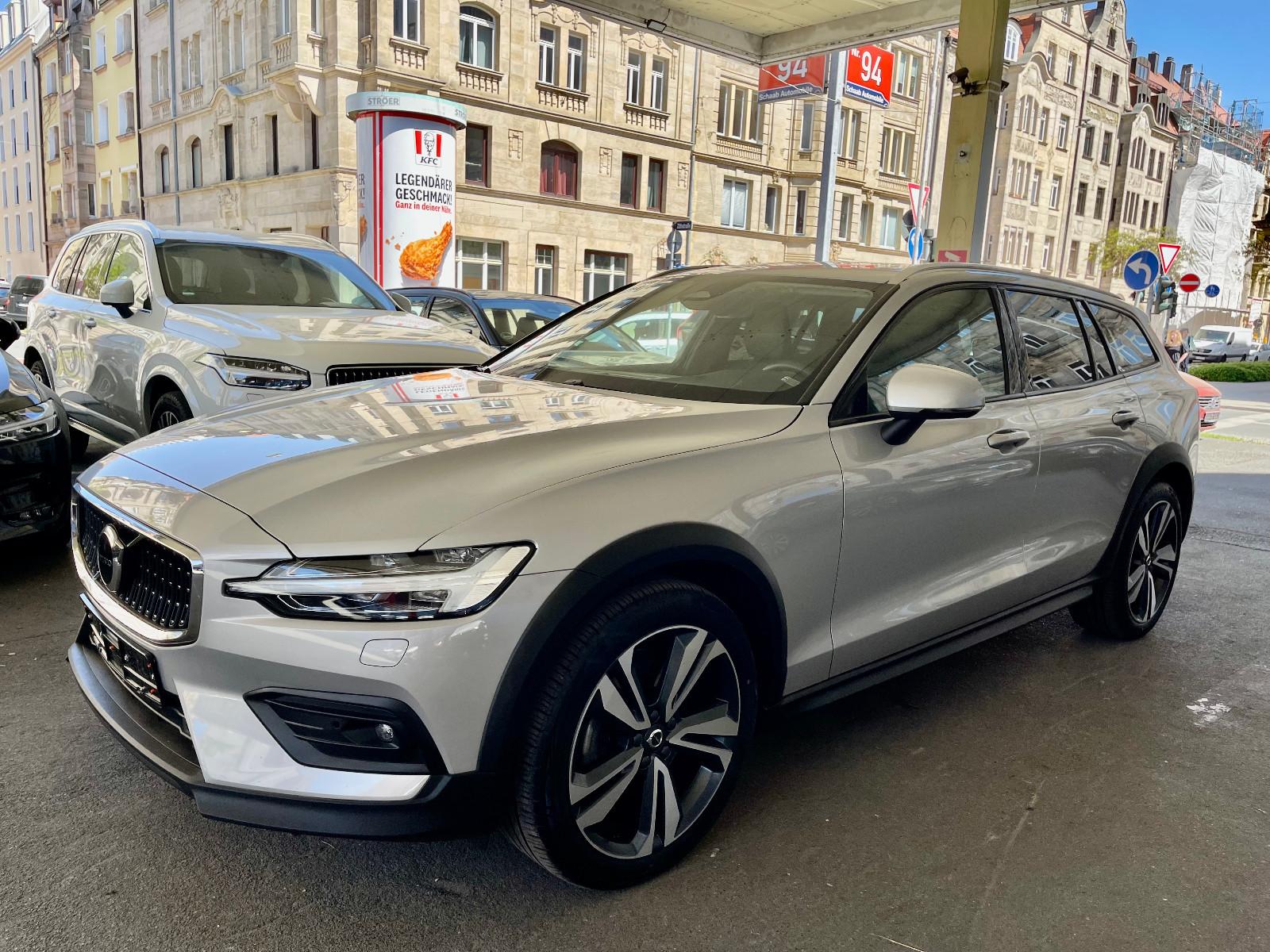 Volvo V60 Cross Country B4 D AWD Plus LEDER H/K