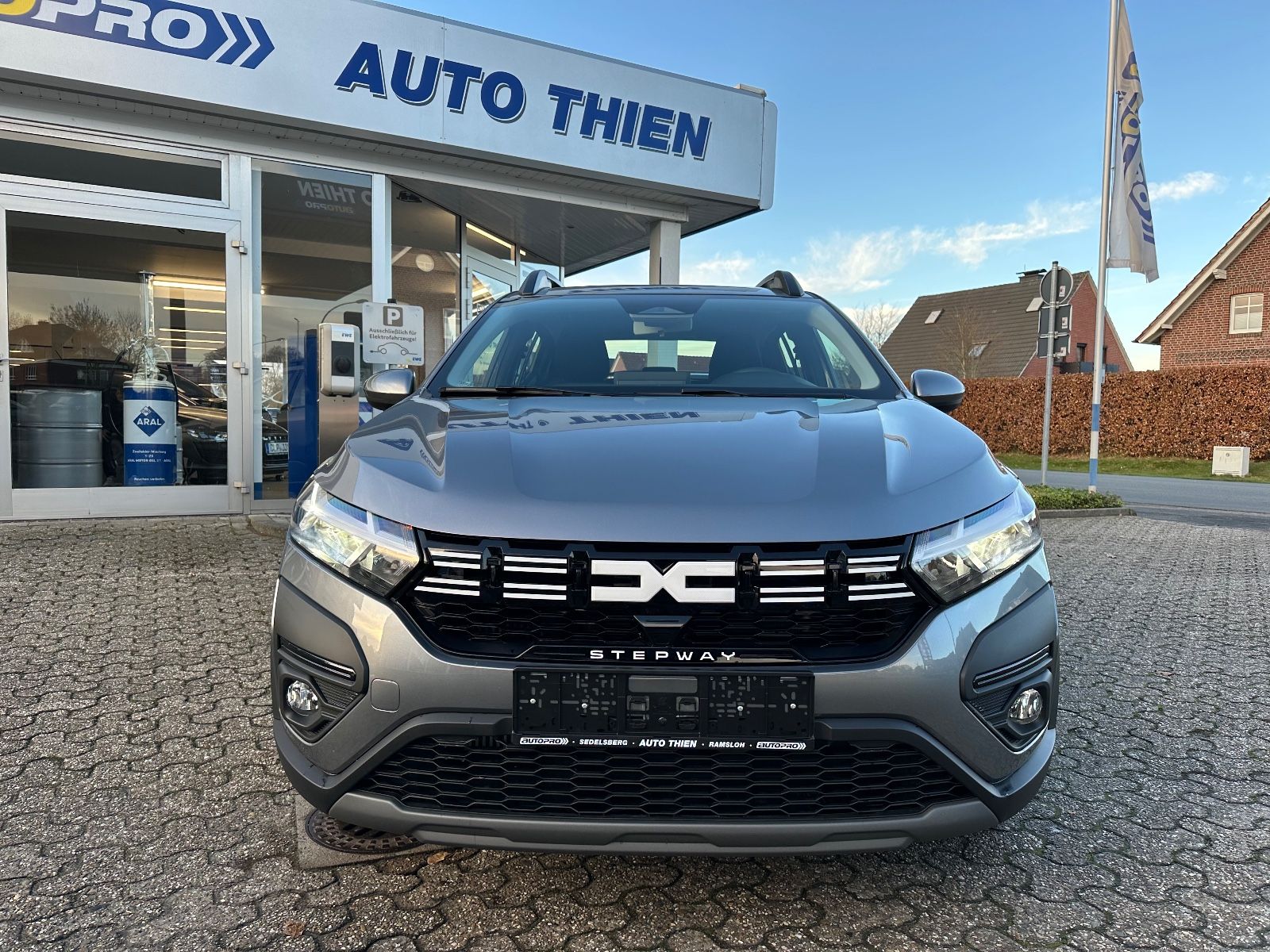 Fahrzeugabbildung Dacia Sandero Stepway Expression CVT LED/PDC/Carplay