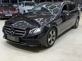 Mercedes-Benz E 200 -NAVI - PDC - R.Kam - ACC - 1 Jahr Garanti - Mercedes-Benz: Schwarz