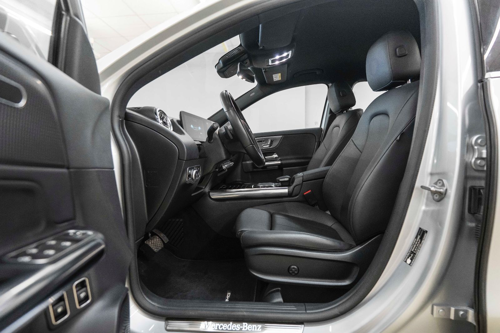 Fahrzeugabbildung Mercedes-Benz GLA 250e PLUG-IN ACC LED KAM TOTW KEYLESS GO NAV