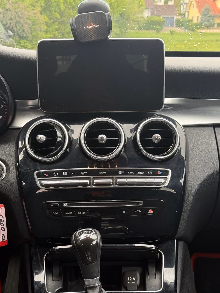 Mercedes-Benz C200 2015 — photo 25