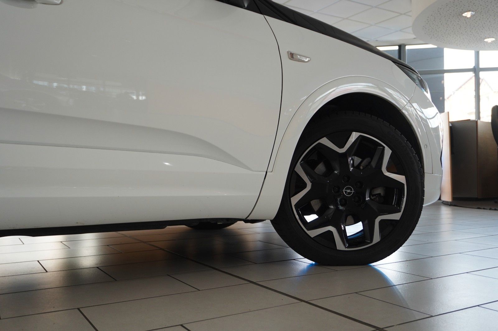 Fahrzeugabbildung Opel Grandland (X) 1.6T GSe HYBRID 4X4 NAVI/LED/SPORT