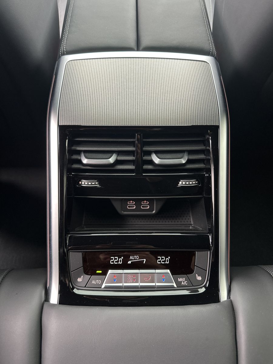 Fahrzeugabbildung BMW 840d Gran Coupé M-Sport NAV+LASER+360°+PANO+20ZO