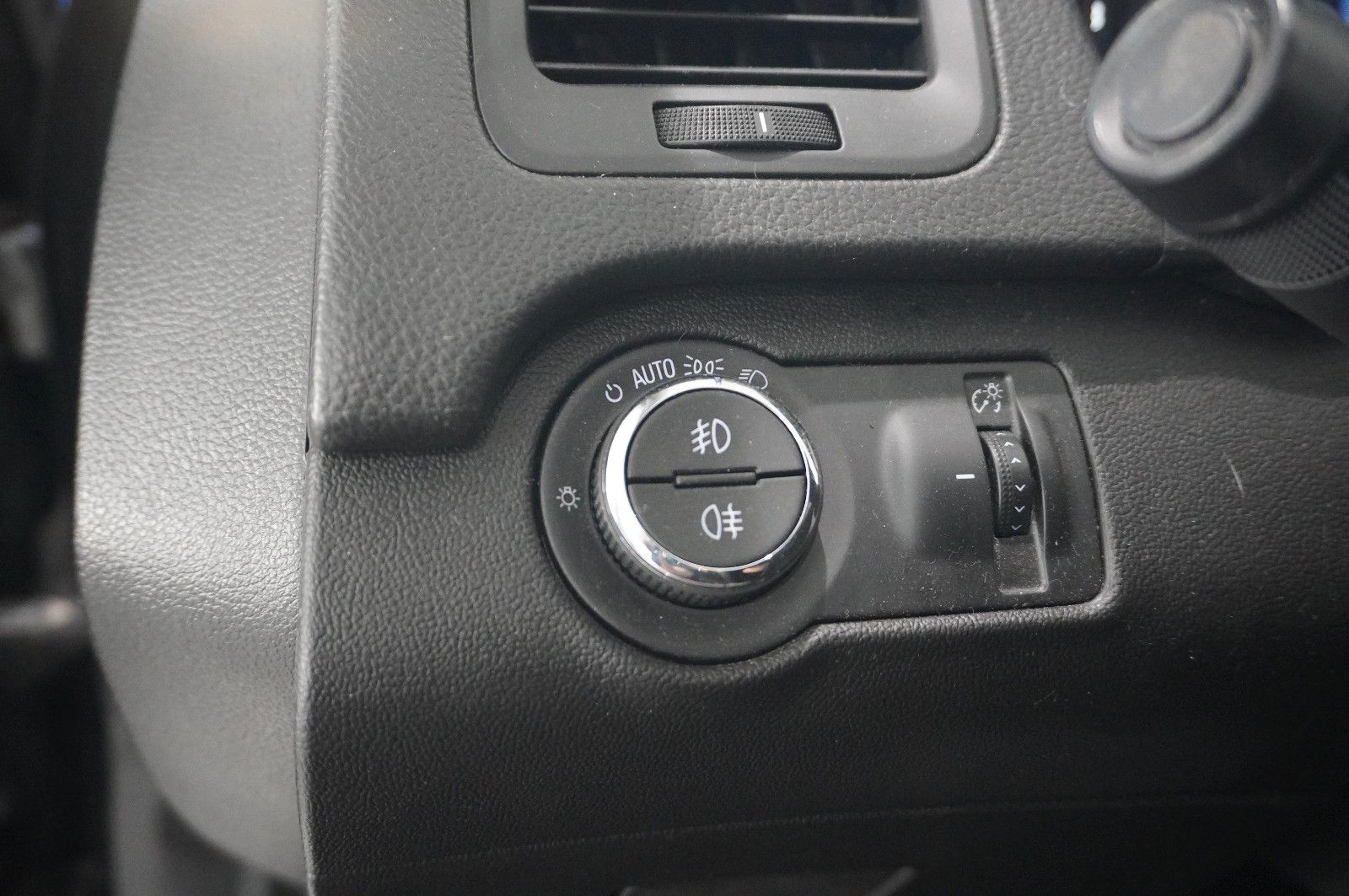 Fahrzeugabbildung Opel Insignia CT 2.0D 4X4 NAVI/LED/KAMERA/SPORT/AHK