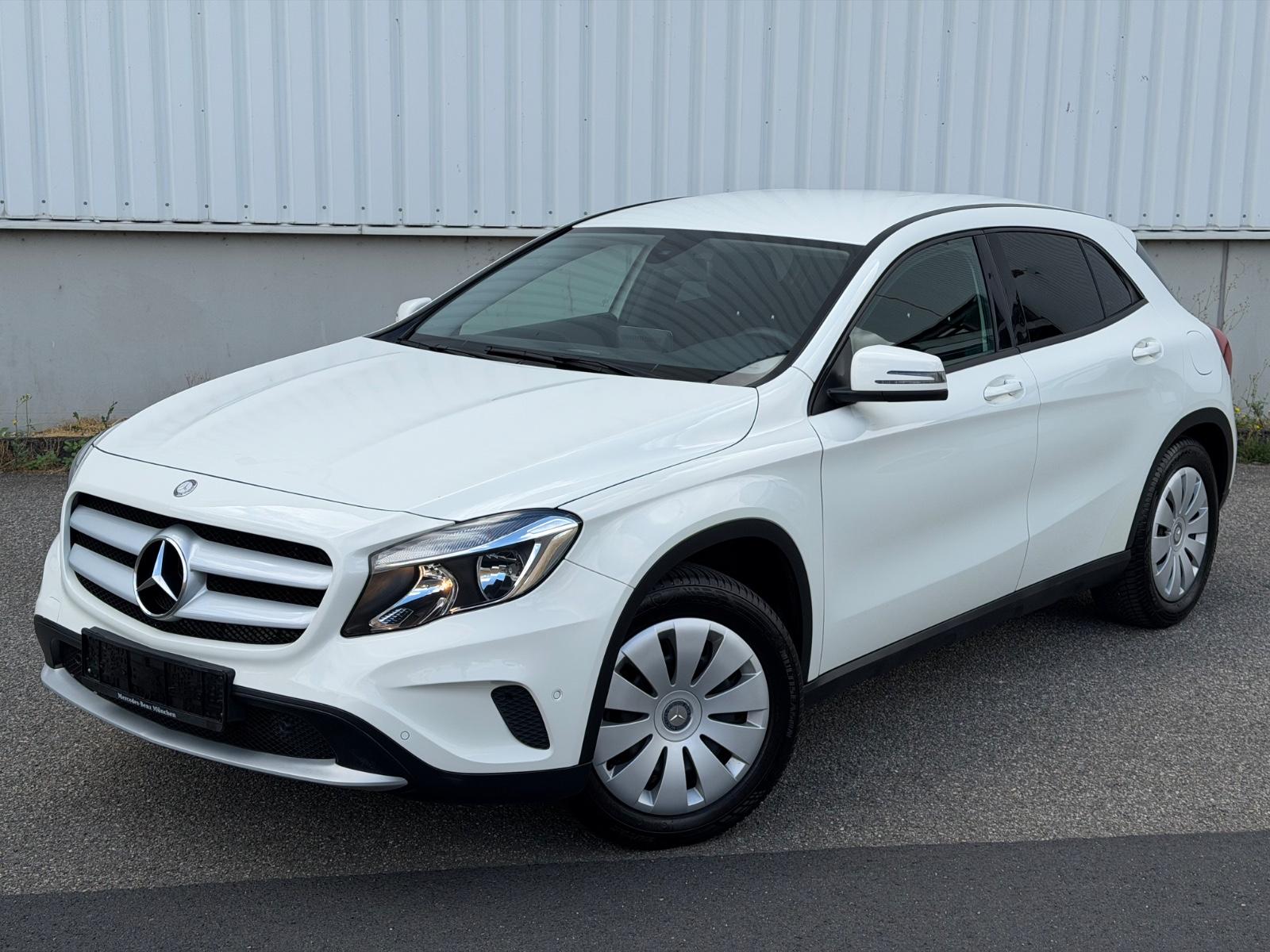Mercedes-Benz GLA 200 *NAVI*WENIG KM*PDC*ALLWETTER*