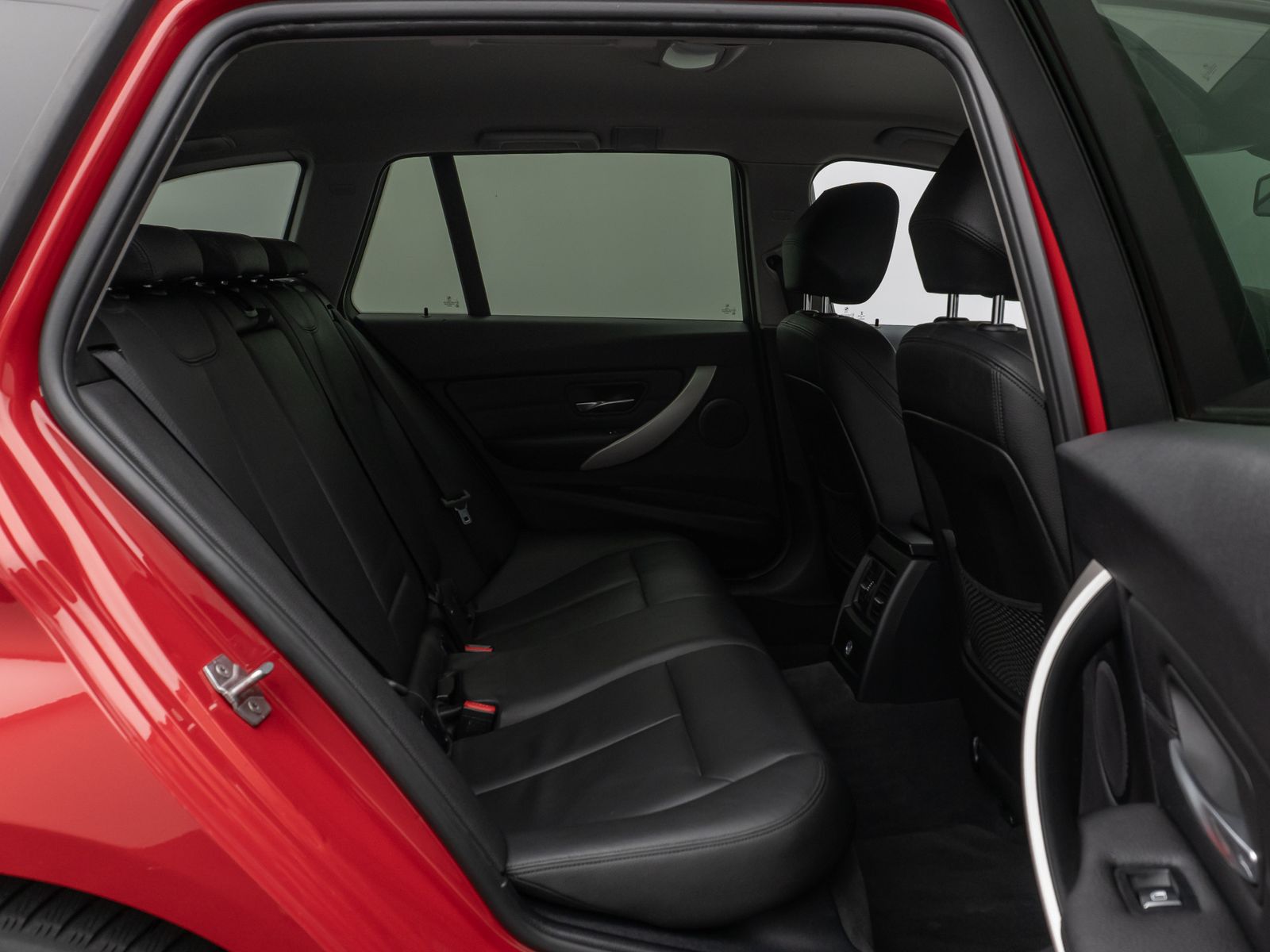 Fahrzeugabbildung BMW 320d xD Navi Lordos PDC LED Komfort AHK Sport