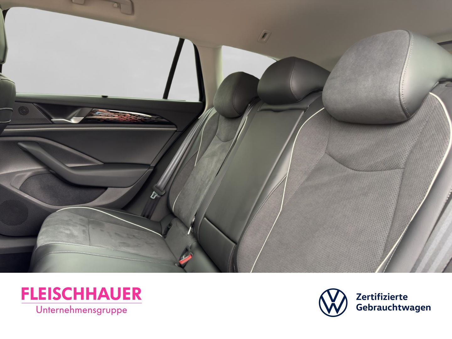 Volkswagen Passat Variant 1.5 TSI eHybrid Business AHK Head foto 12