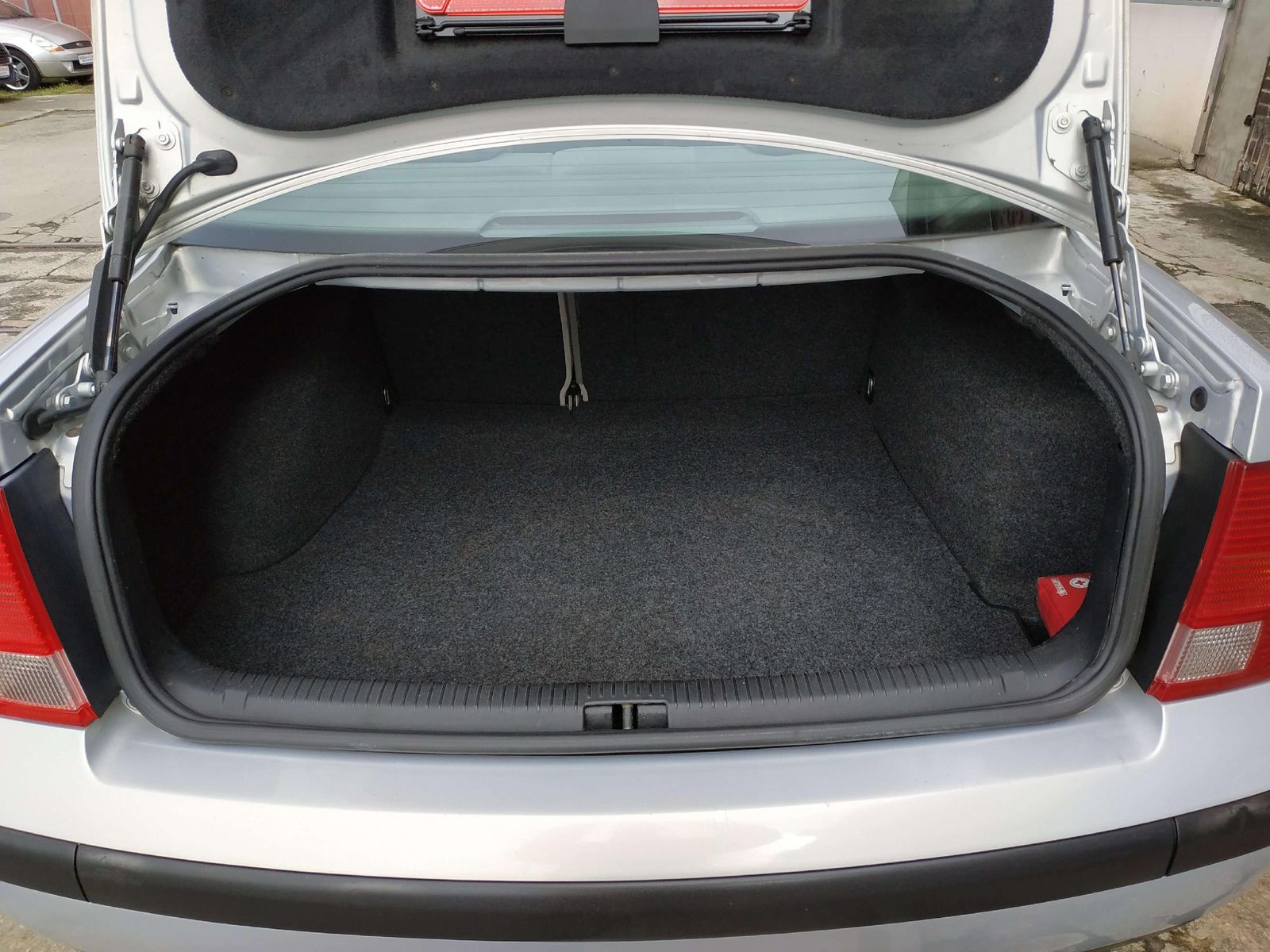 Passat Passat 1.6 Limousine / Automatik / TÜV NE – Bild 9