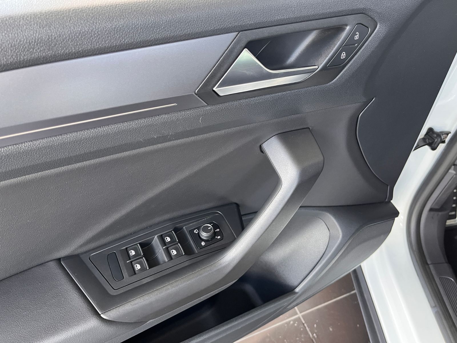 Fahrzeugabbildung Volkswagen T-Roc Cabriolet R-Line AHK LED NAVI ALU