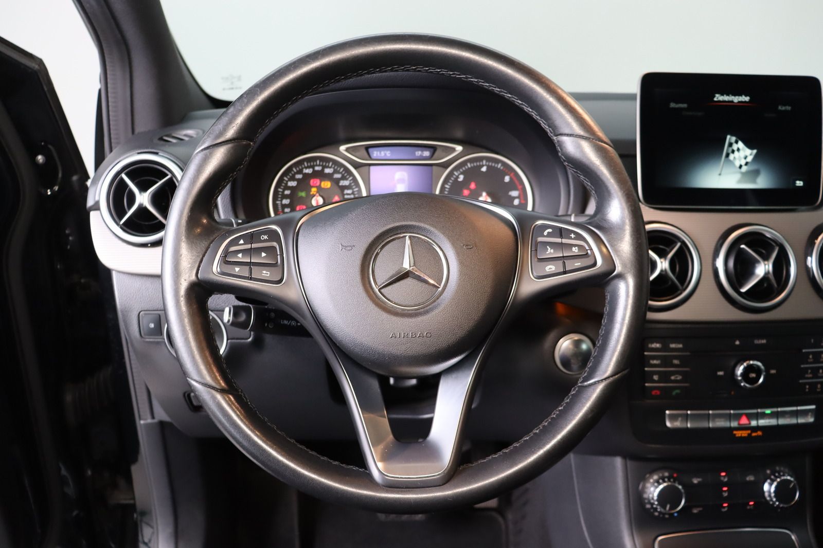 Fahrzeugabbildung Mercedes-Benz B 180 d * LED * Parkassist. * Keyless