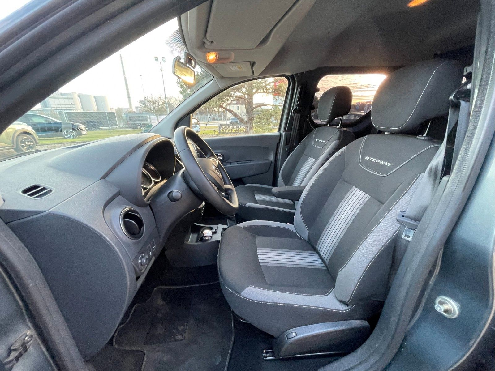 Fahrzeugabbildung Dacia Dokker Stepway Celebration