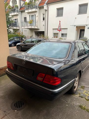 Mercedes-Benz e320 w210 (LPG)