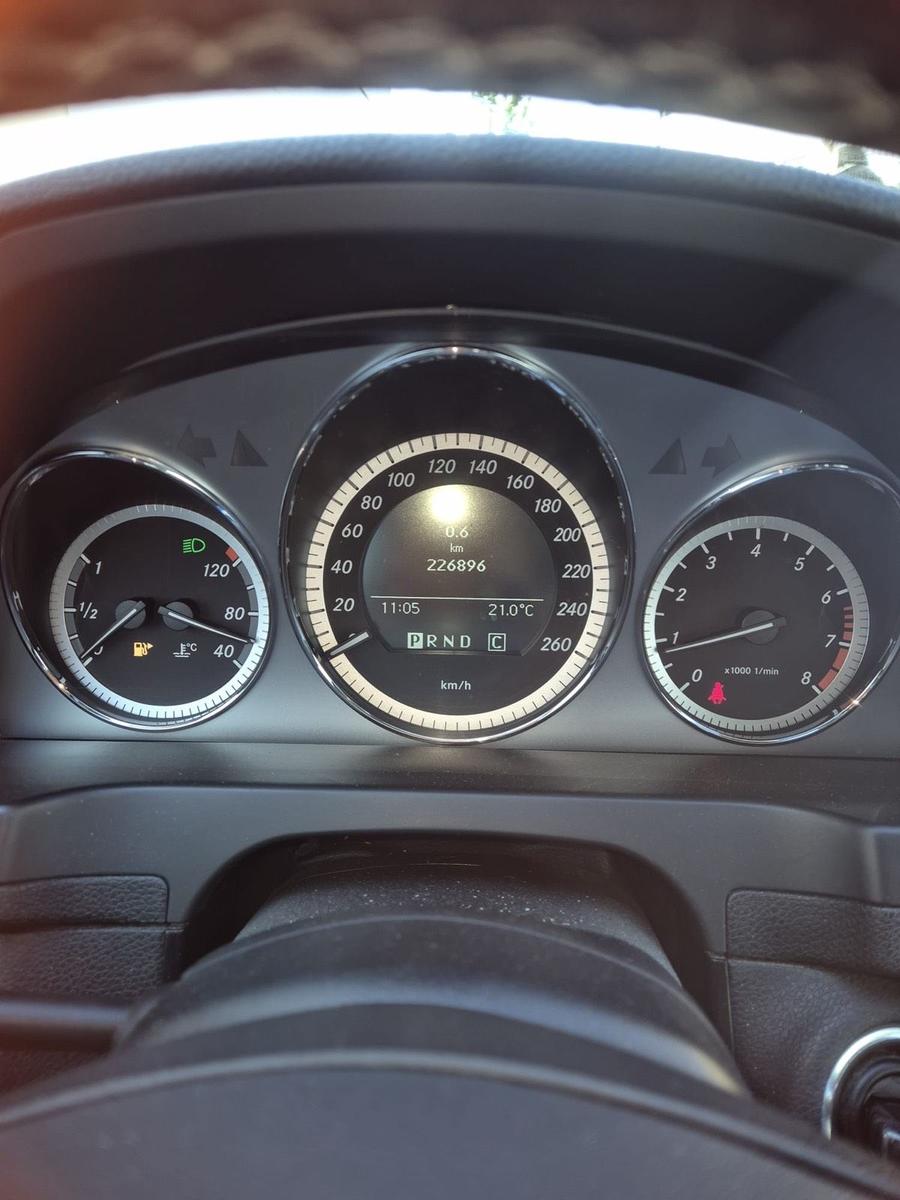 Mercedes-Benz C180 2010 — photo 7