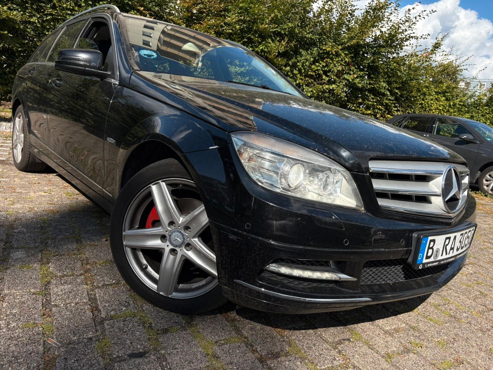 Mercedes-Benz C220 2010 — rear view