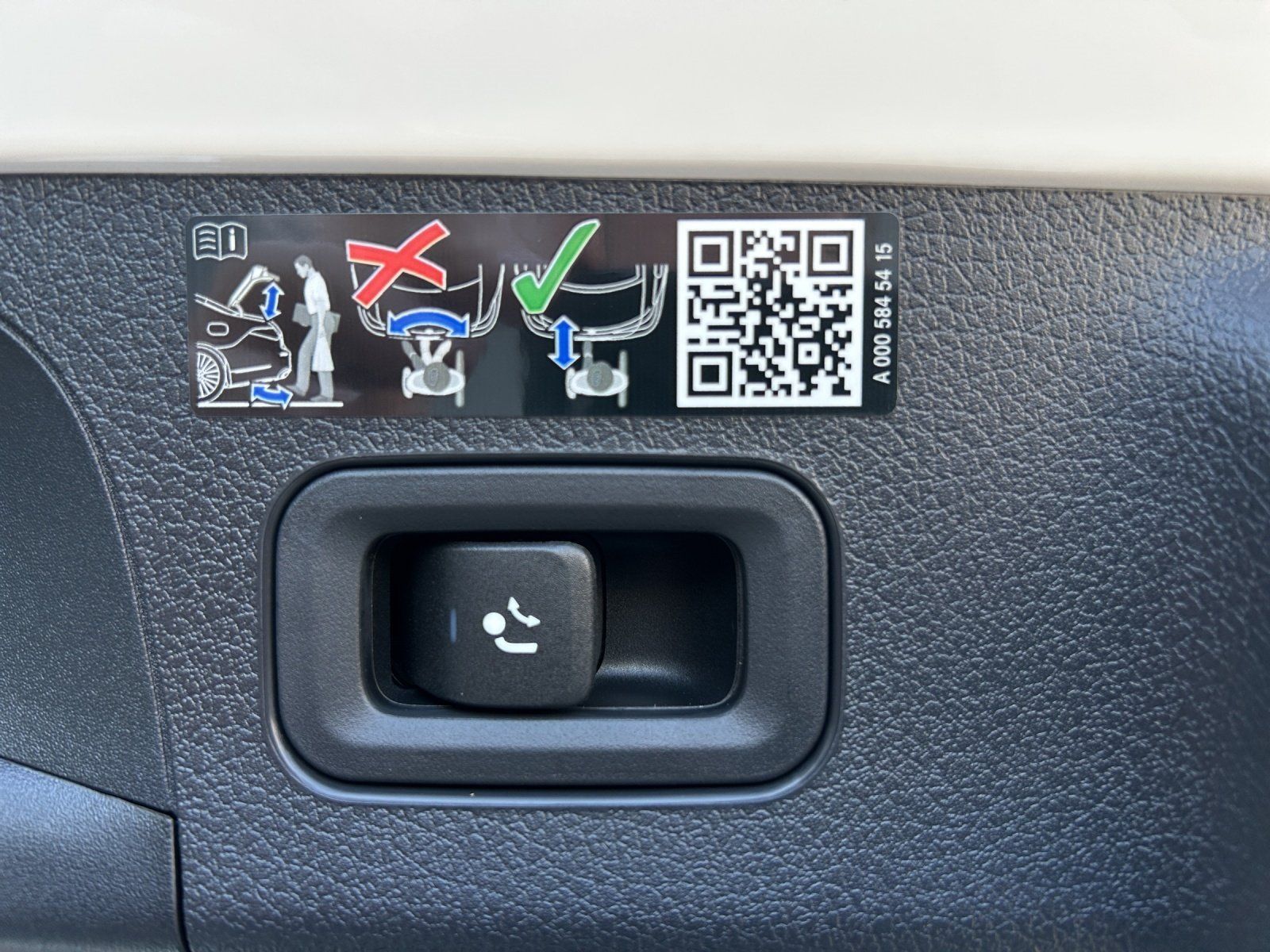 Fahrzeugabbildung Mercedes-Benz CLA 200 d SB Standhz AHK KeyGo MEMORY Multibeam