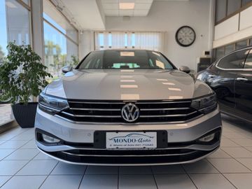 Volkswagen Passat - 1