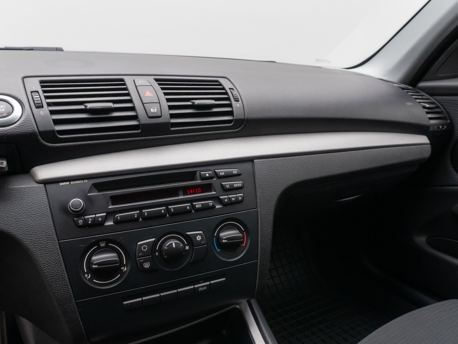 Fahrzeugabbildung BMW 116i PDC AHK Klimaanlage Alarm Start-StopAut LM